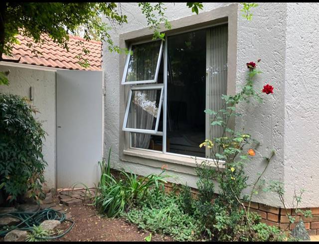 2 BEDROOM TOWNHOUSE FOR SALE IN OAKLANDS